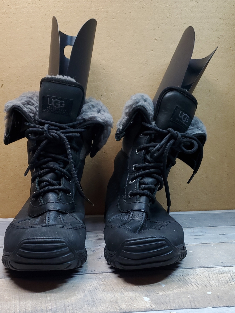 UGG Women's Adirondack II Black Grey Waterproof Leather Winter Boots Size 7